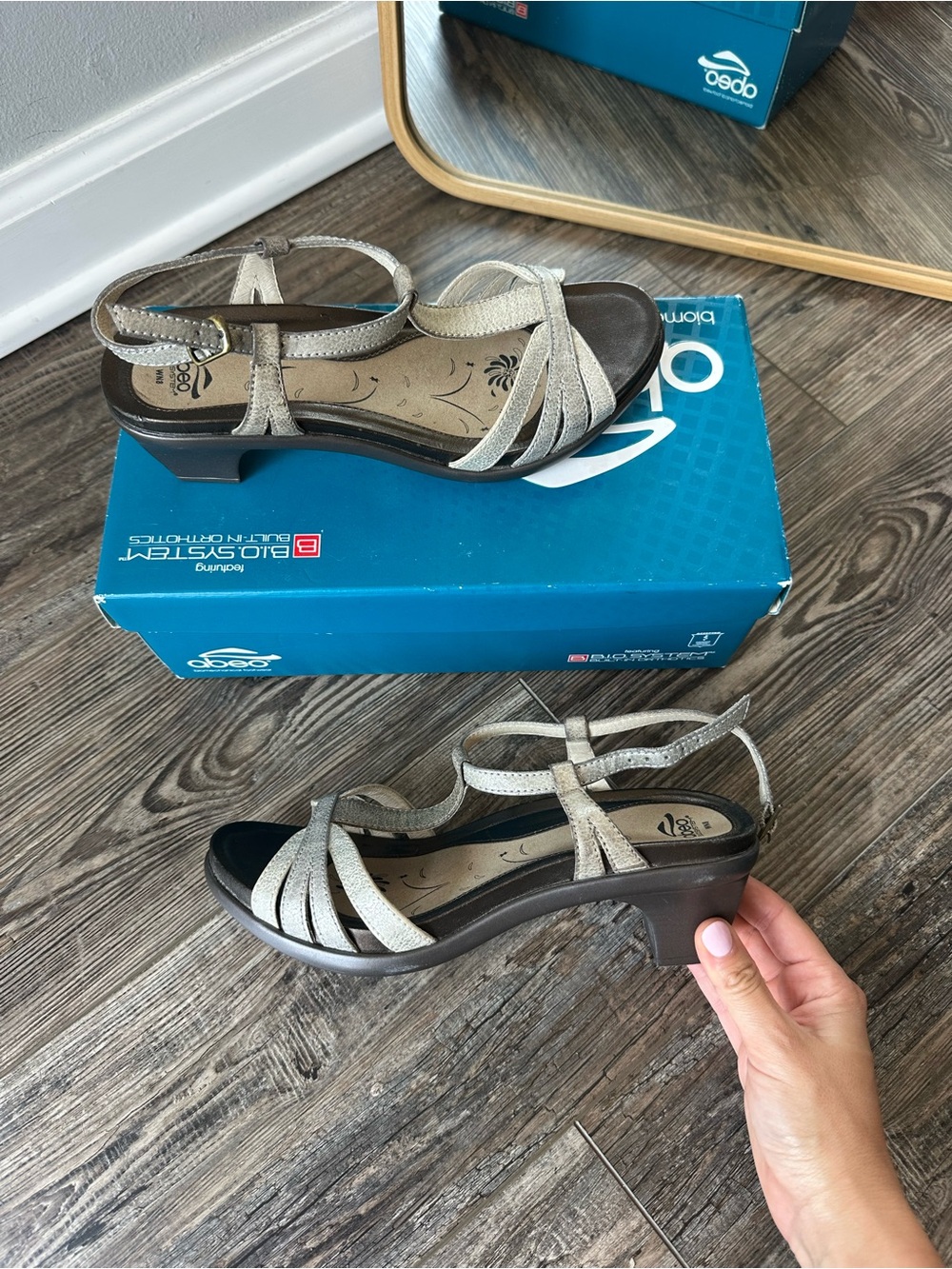 Abeo Georgie size 8 Women’s Metallic Silver Strappy Comfort Sandals